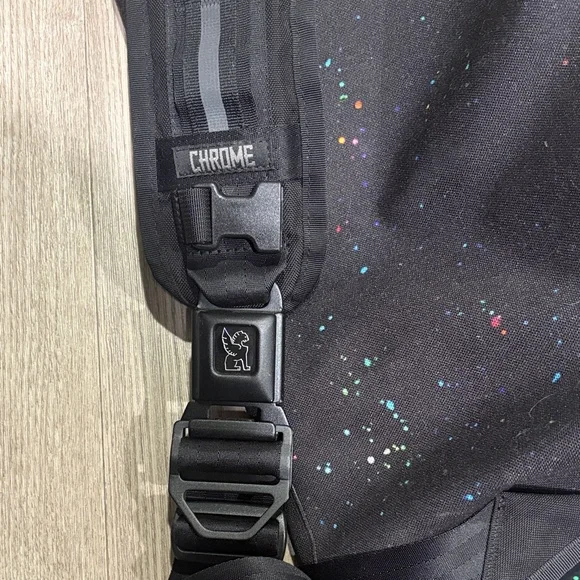 Chrome Messenger Bag - Picture 2 of 4